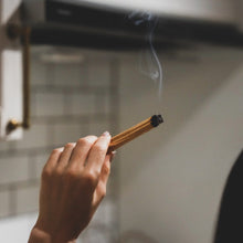 画像をギャラリービューアに読み込む, Positive Energy Palo Santo Sticks & Holder set -Glacier