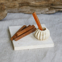 画像をギャラリービューアに読み込む, Sacred Calm Sandalwood Sticks set & Holder set