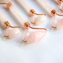画像をギャラリービューアに読み込む, Crystal Face Roller <Rose quartz> <Natural>.