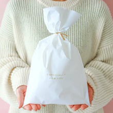 画像をギャラリービューアに読み込む, Flower Coﬀret - Carnation
