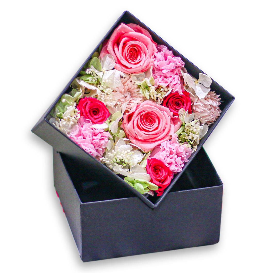 SNSやテレビで話題!ギフトに大人気の永遠に咲き続けるお花「FLOWERiUM SNSやテレビで話題!ギフトに大人気の永遠に咲き続けるお花「FLOWERiUM